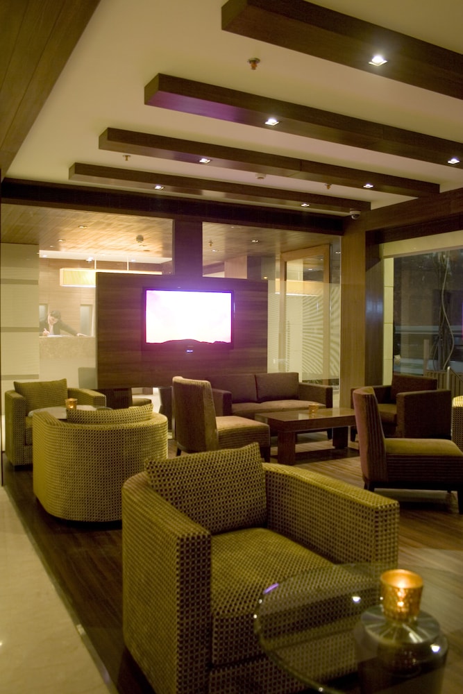 Shervani Nehru Palace Hotel 8/38