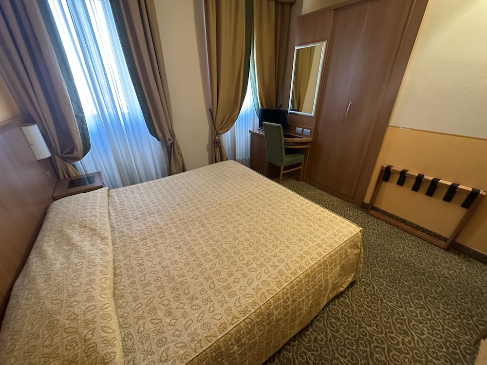 ROOM, SINGLE, DOUBLE BED