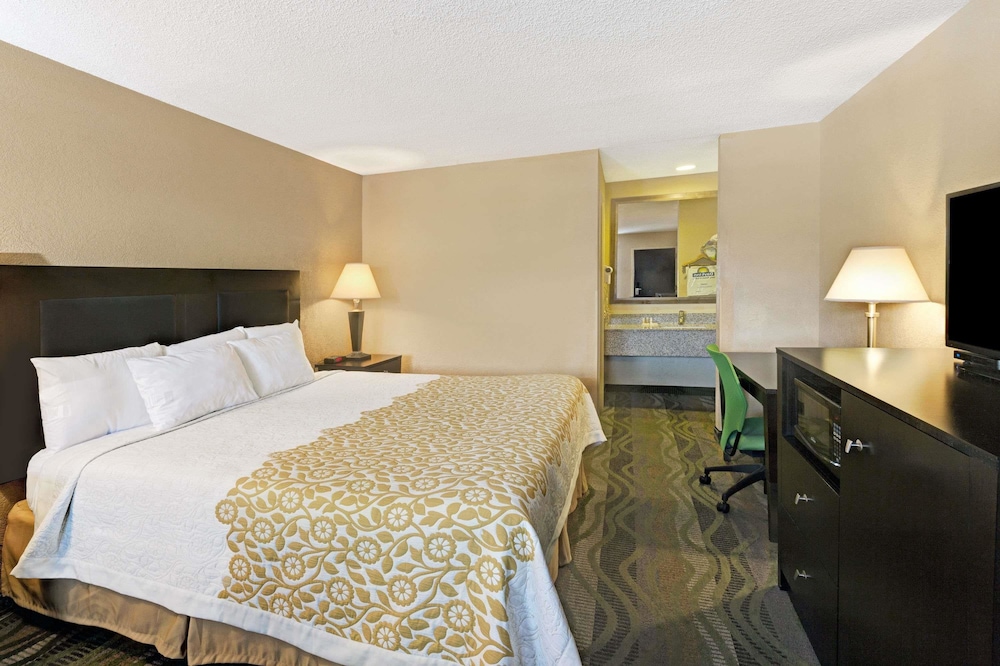 Days Inn by Wyndham Cherokee Near Casino 10/20
