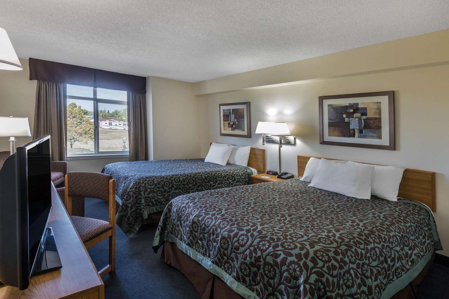 Days Inn By Wyndham Great Falls 10/35