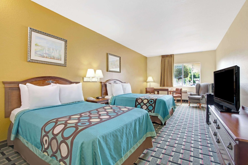 SUITE, MULTIPLE BEDS