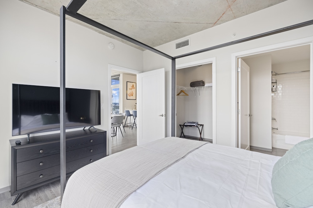 Suite, 2 Queen Beds, 2 Bathrooms، Placemakr Premier SoBro 5/10