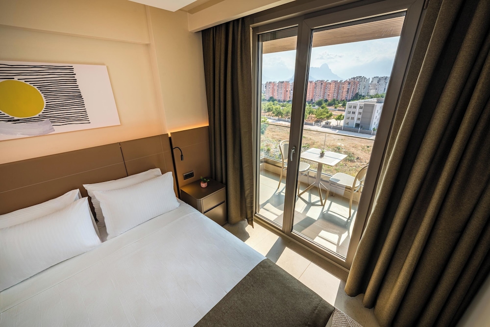 Casamax Suites 13/27