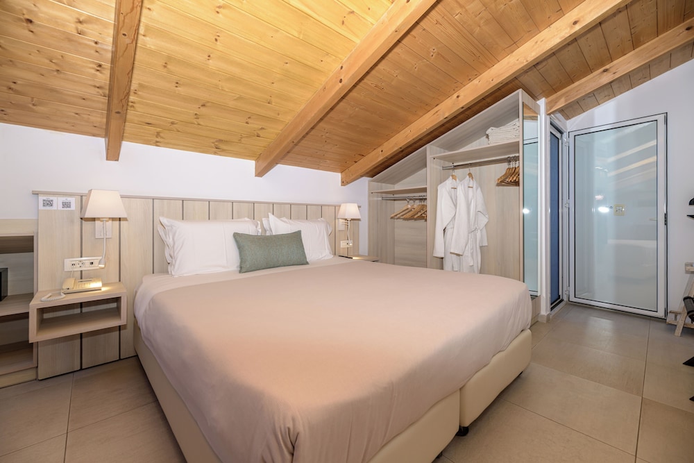 Superior, Double Bed, Iakinthos Tsilivi Beach 7/10