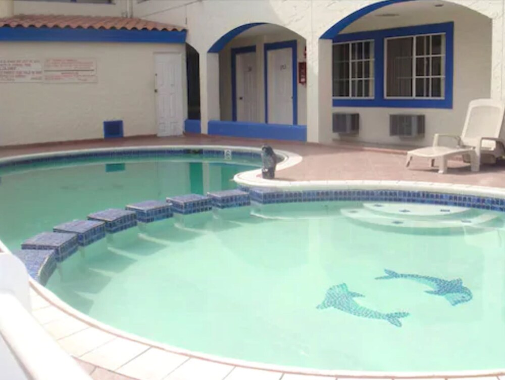 Hotel Pueblito Inn 30/45