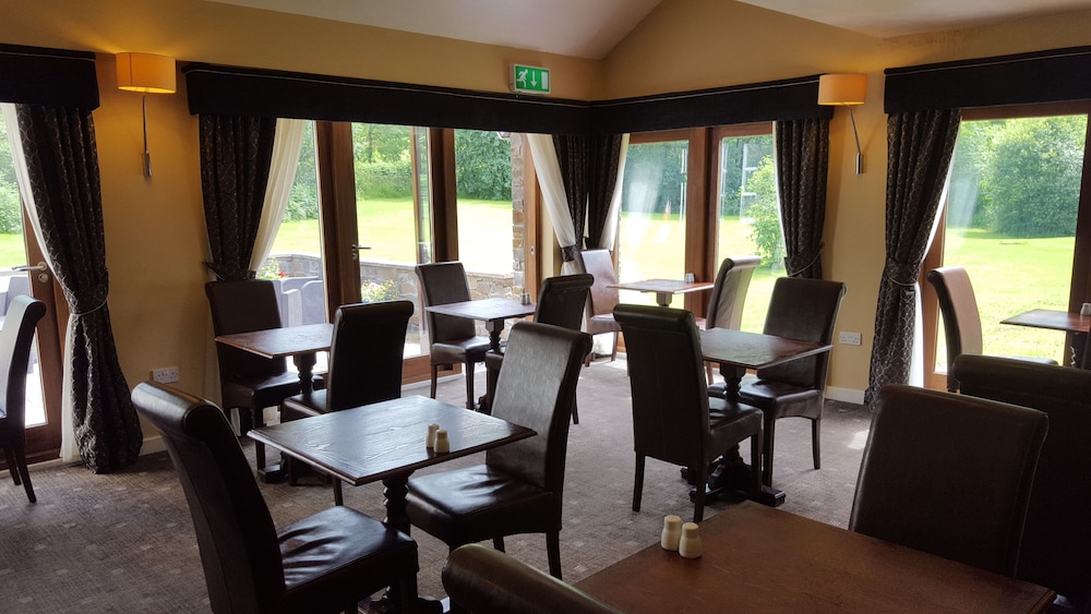 OYO Flagship Nant Ddu Lodge Hotel & Spa 54/70