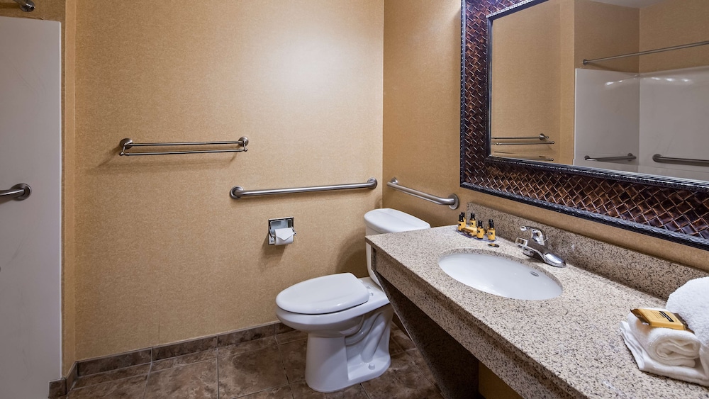 Best Western Plus North Canton Inn & Suites 60/62