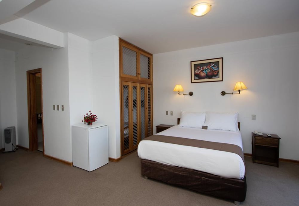 ROOM, SINGLE, DOUBLE BED