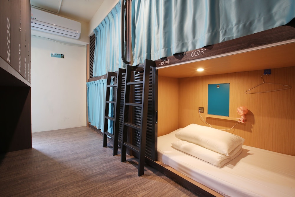 Loosha Hostel 25/69