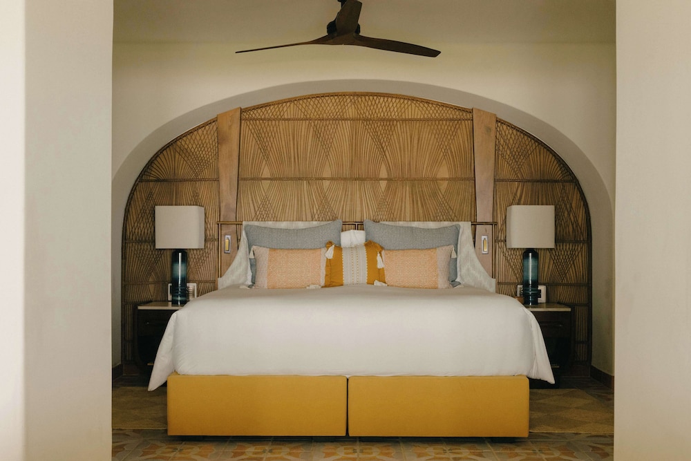 1 Bedroom, Suite, King Bed, Ocean Front
