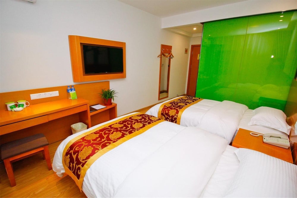 Vatica ShangHai International Tourism Resort Luoshan Road Subway Station Hotel 9/42