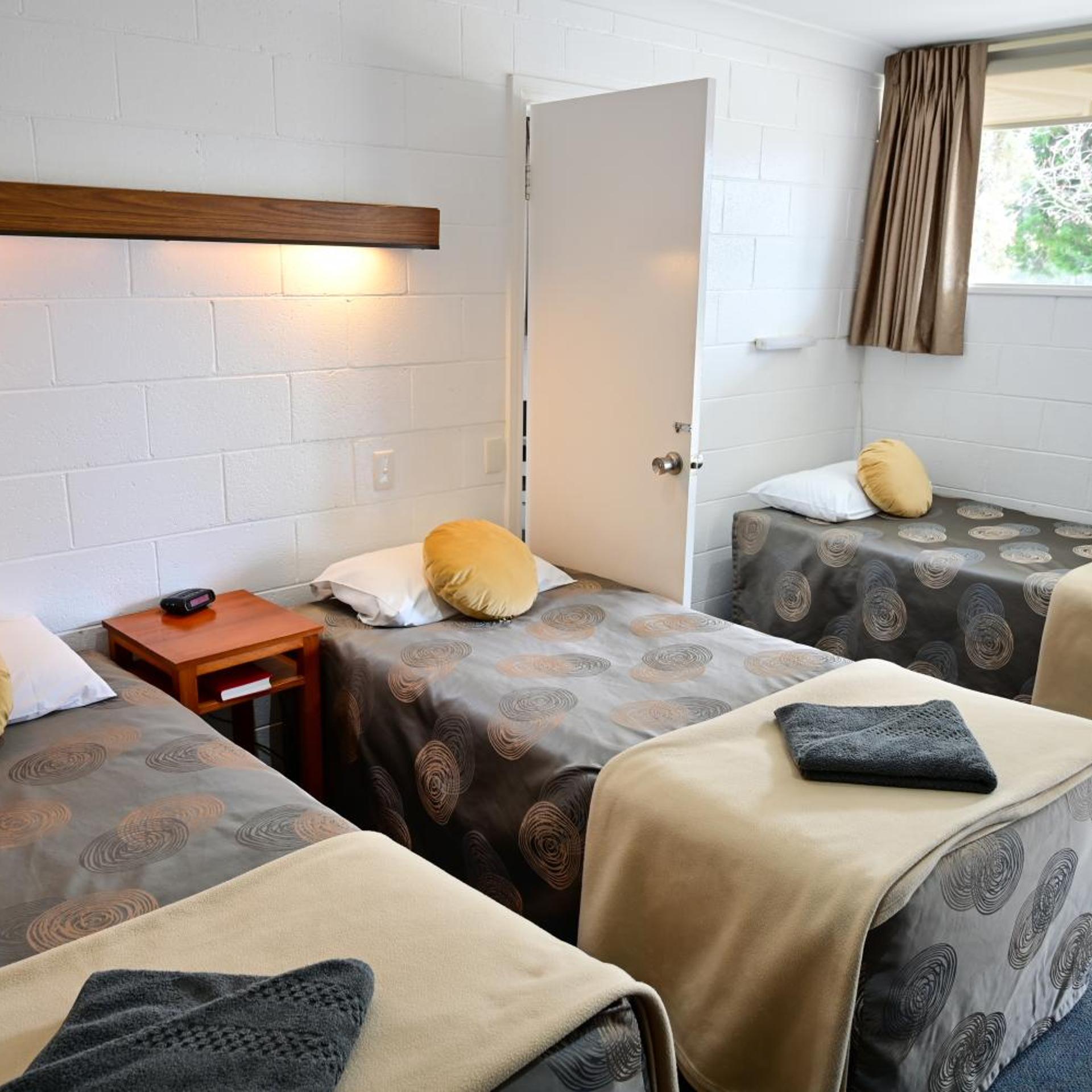 BYER FOUNTAIN MOTOR INN 15/50