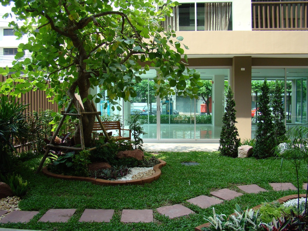 BANGKOK LIVING 2/39