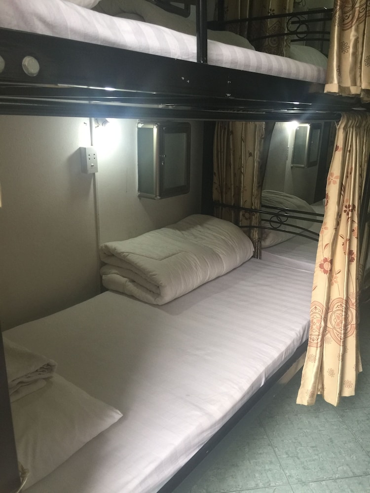 MIXED DORM, MULTIPLE BEDROOMS, TRADITIONAL, CITY VIEW