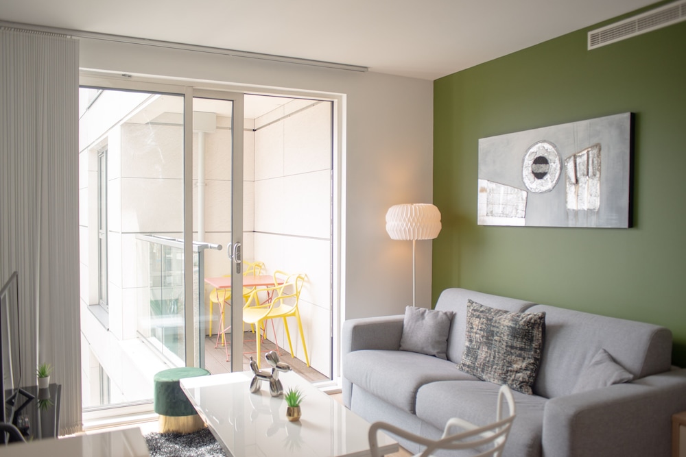 Avant Garde Apartments By Squa.Re 22/43