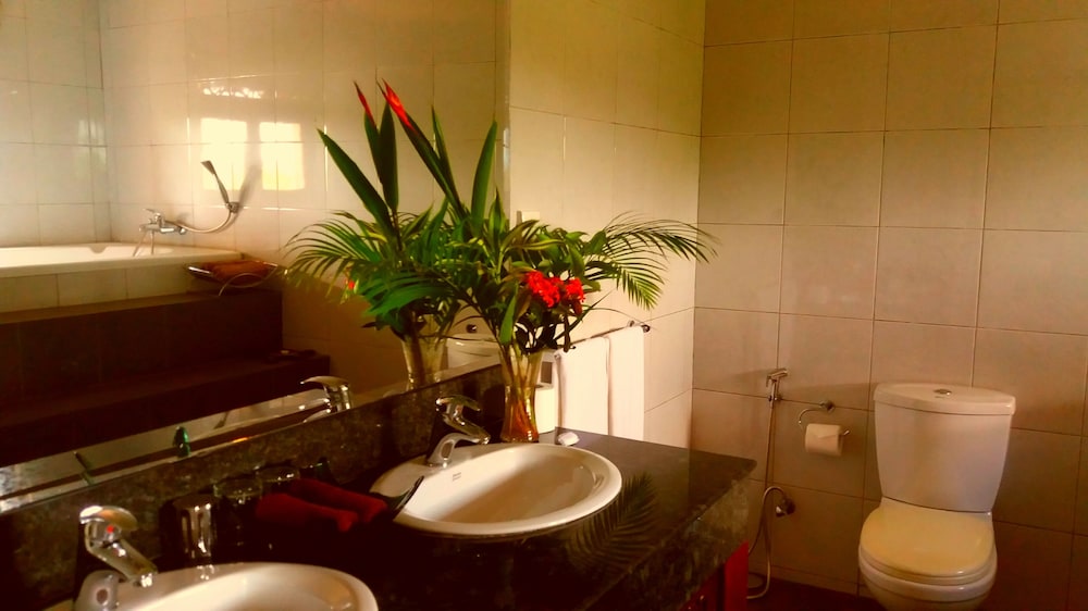 Asian Jewel Boutique Hotel 38/39