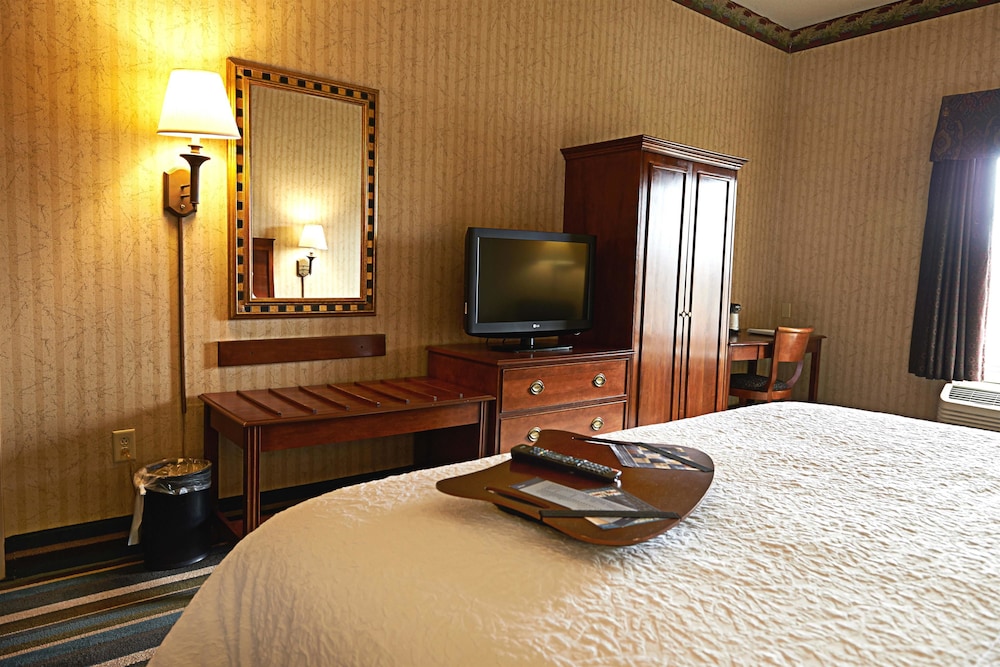 Hampton Inn Suites Scottsburg 46/82