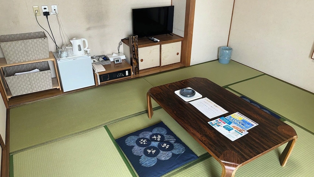 Hotel Crown Hills Miyoshi 30/40