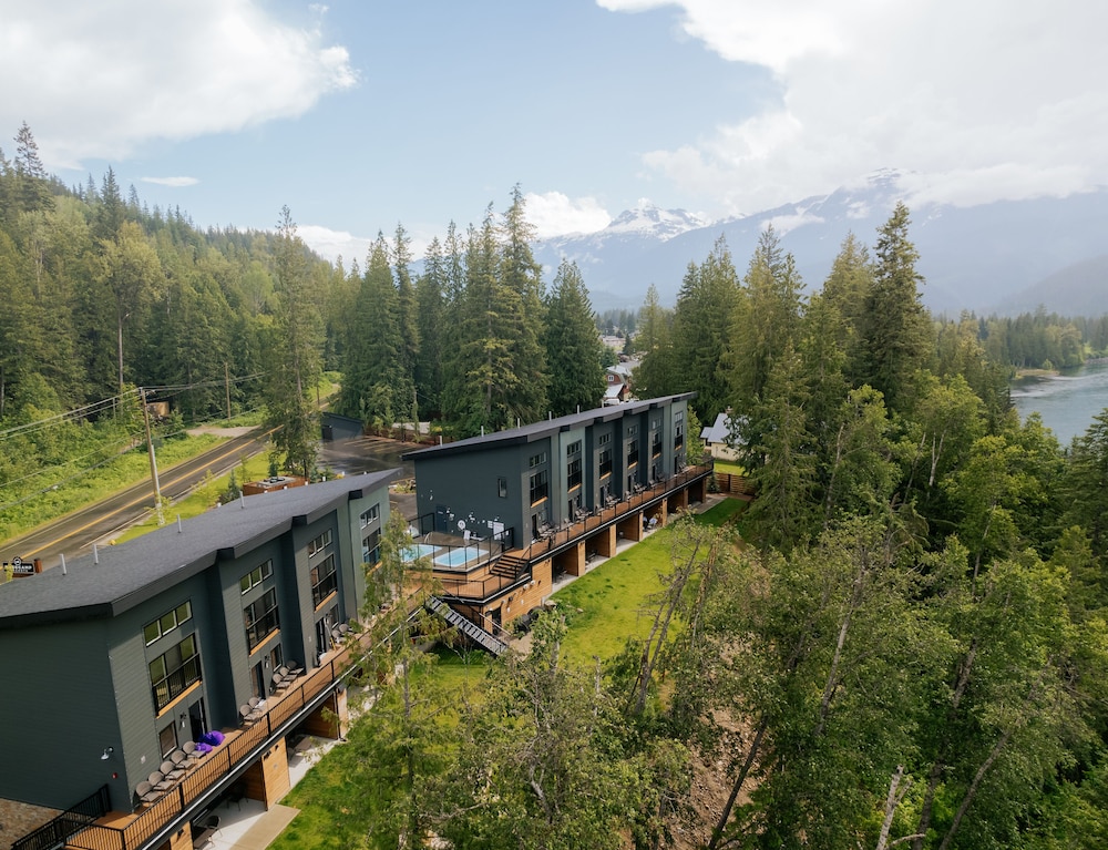 Basecamp Resorts Revelstoke 35/42