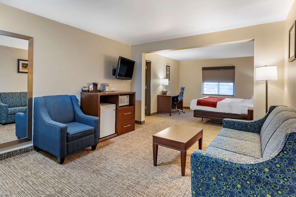 Comfort Inn & Suites Greenville I-70 24/34