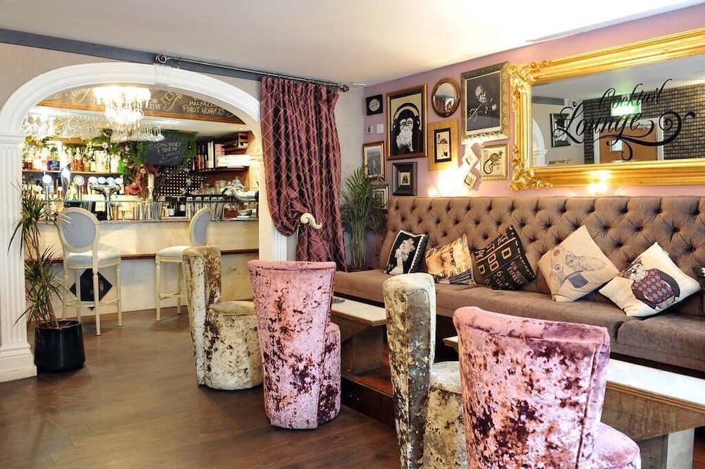 Kings Arms Hotel 32/44