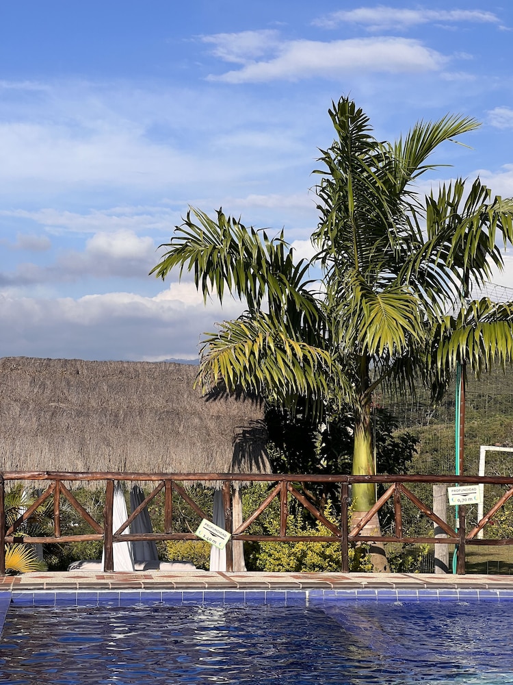 Hotel Campestre Palmas Del Zamorano 45/50