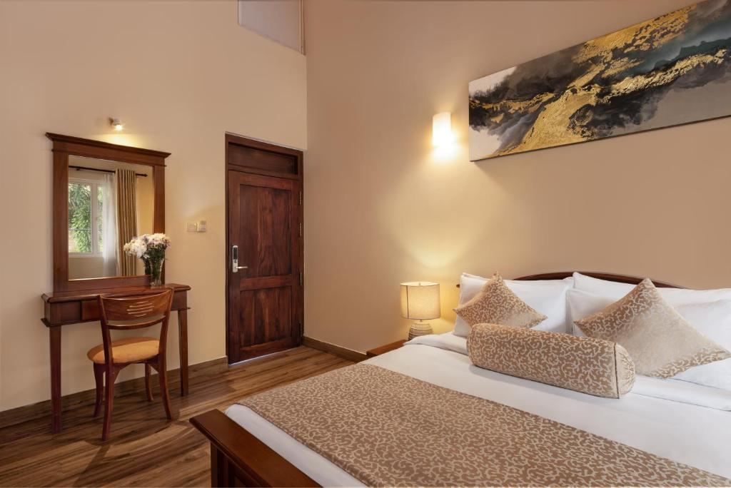 Room at Hotel Cassendra Kandy, KANDY