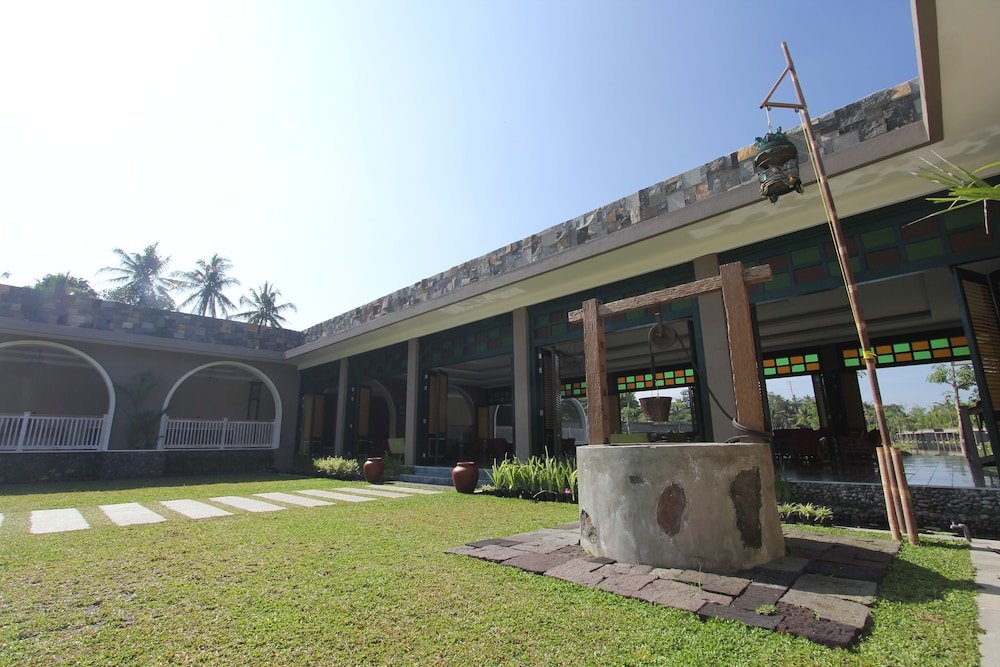The Westlake Resort Yogya 55/57