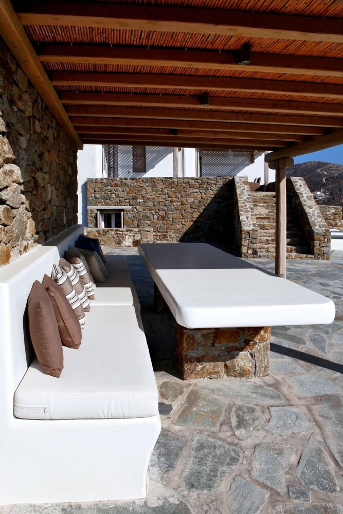 Elia White Residence 14/48