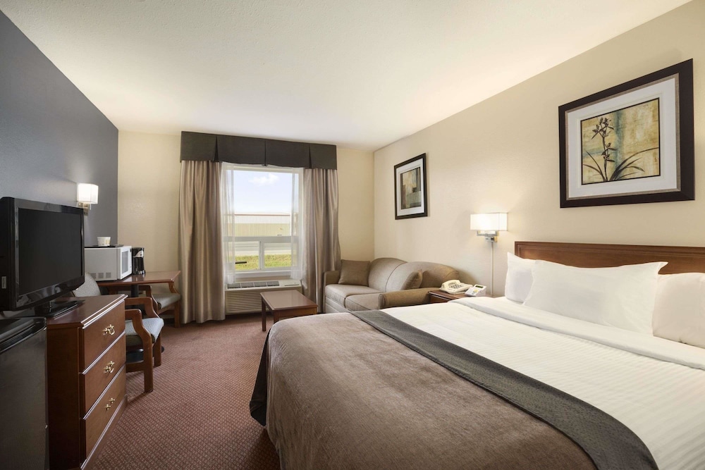 Super 8 by Wyndham Whitecourt 13/30