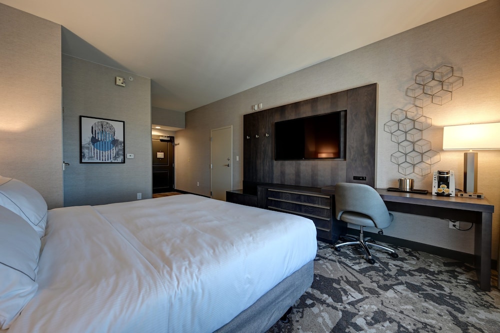 DoubleTree by Hilton Denver International Airport (ex. Holiday Inn Hotel And Suites) 10/45