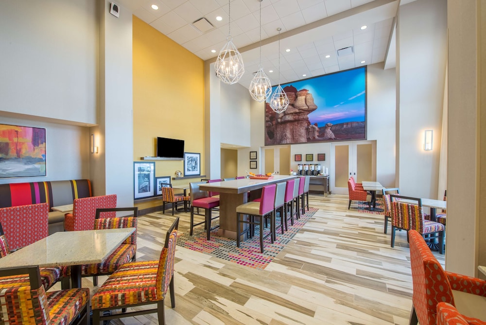 Hampton Inn and Suites Phoenix East Mesa 30/36