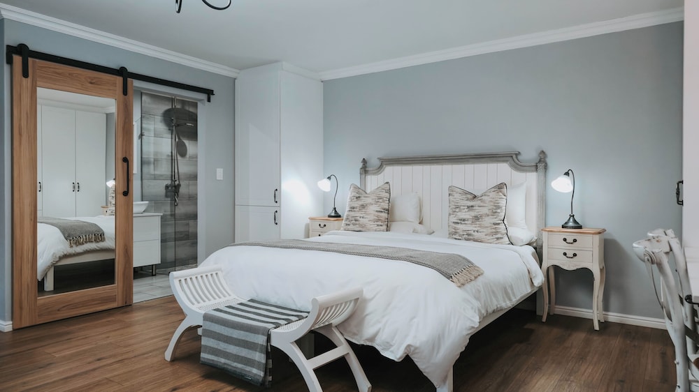Studio, King Bed