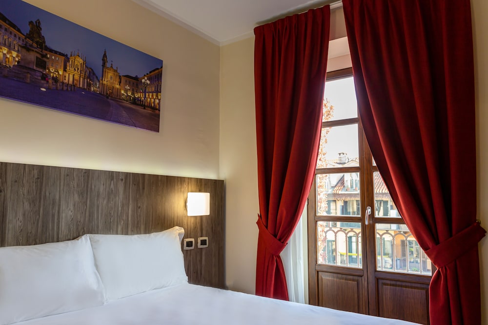 Urbani Hotel 24/49
