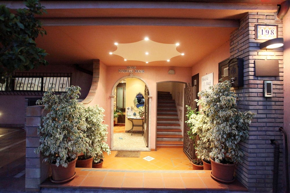 Mendolia Beach Hotel 2/47