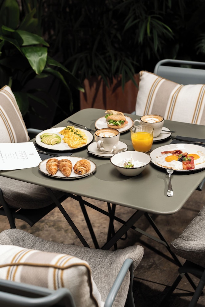 Hotel Regina Barcelona 40/50