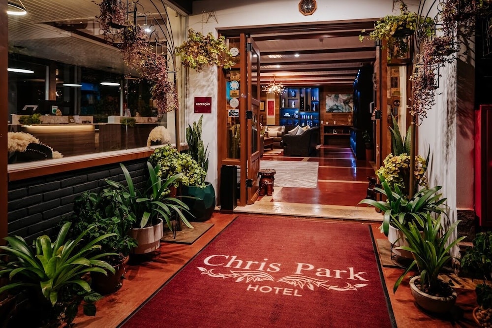 Chris Park Hotel 10/74