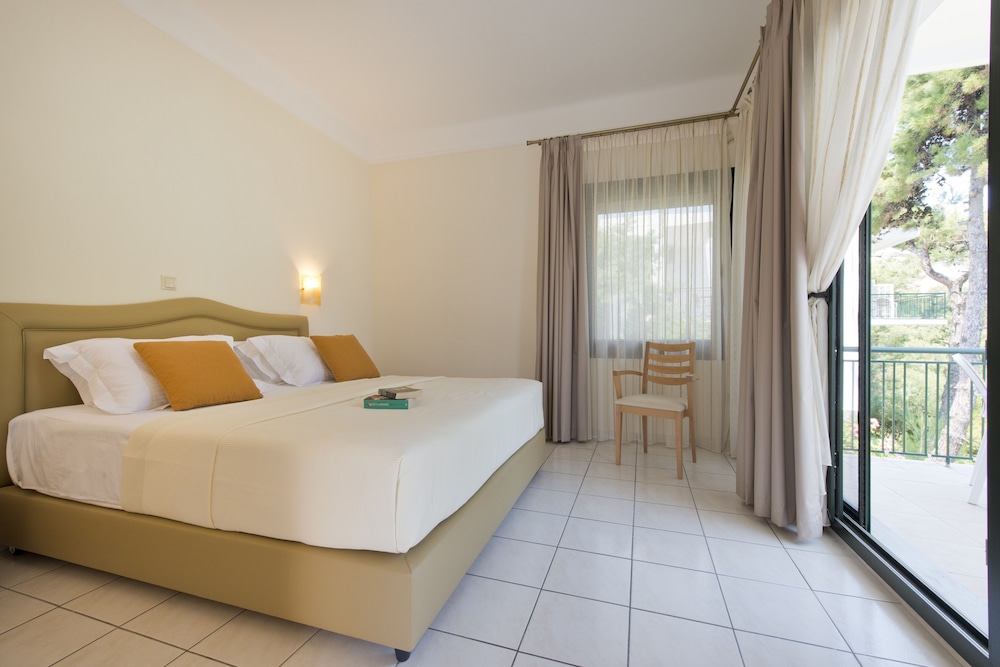 Tosca Beach Hotel 2/50