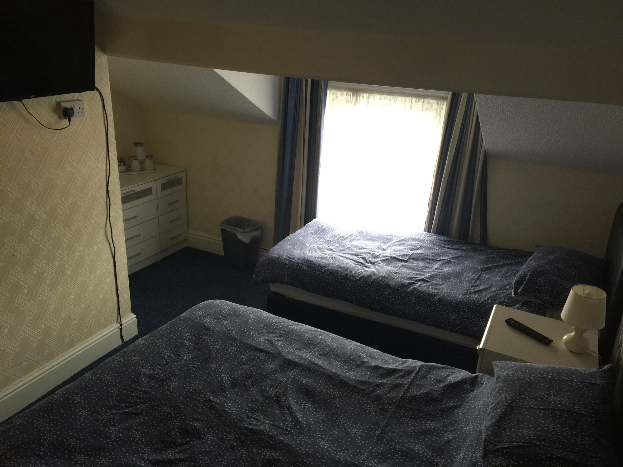 ROOM, TRIPLE