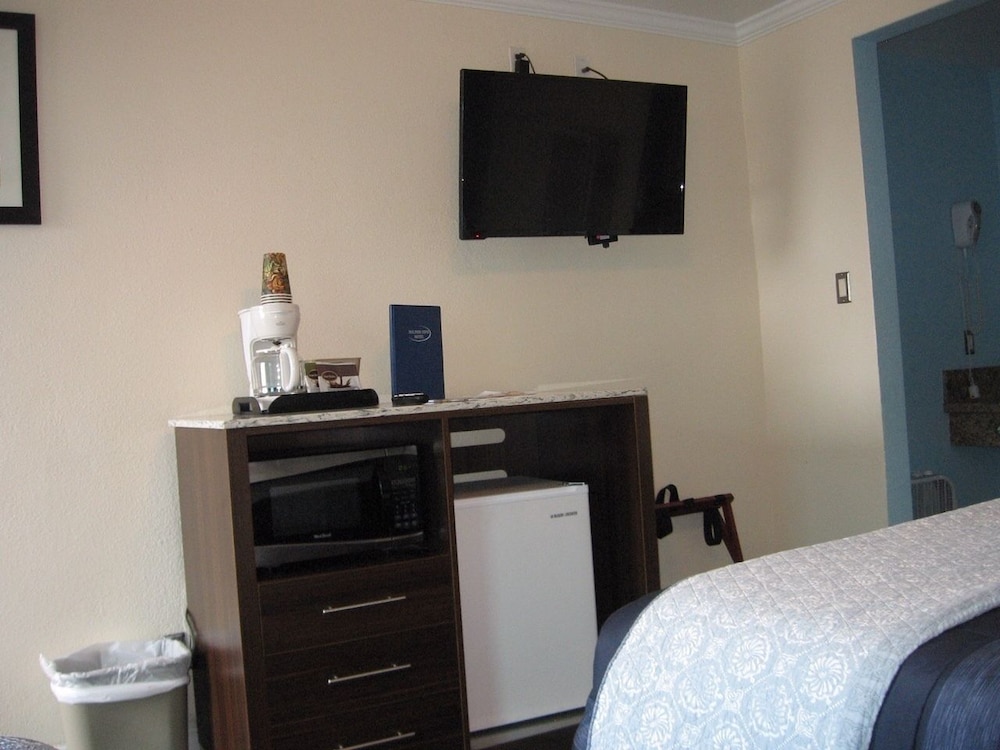 DOLPHIN COVE MOTEL 52/69