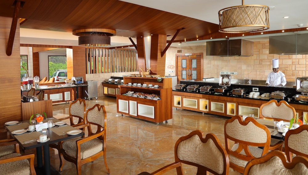 Amber Dale Luxury Hotel and Spa, Munnar (ex PLUM JUDY - THE LEISURE HOTEL) 44/50