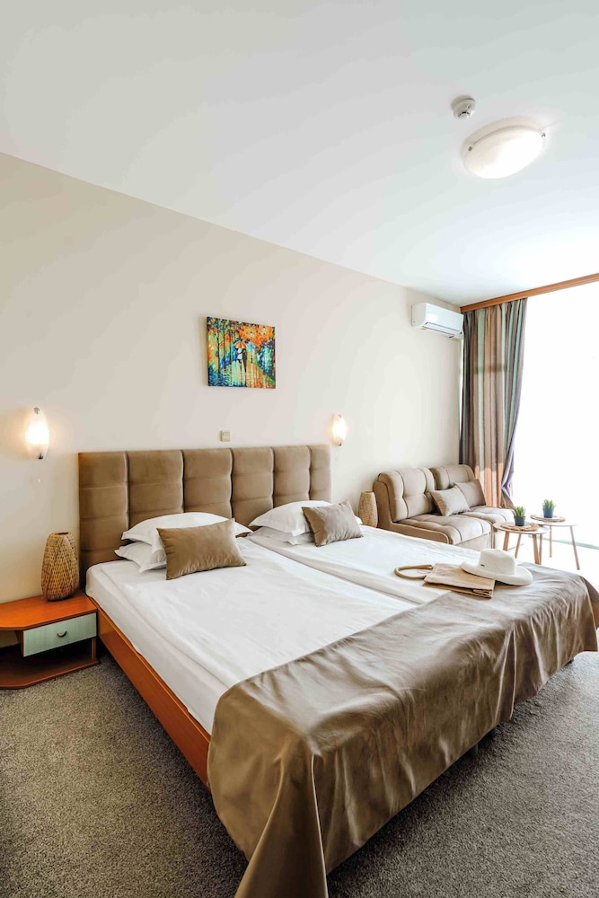 Palm Beach Hotel - All Inclusive with Free beach package & Private Beach 14/50