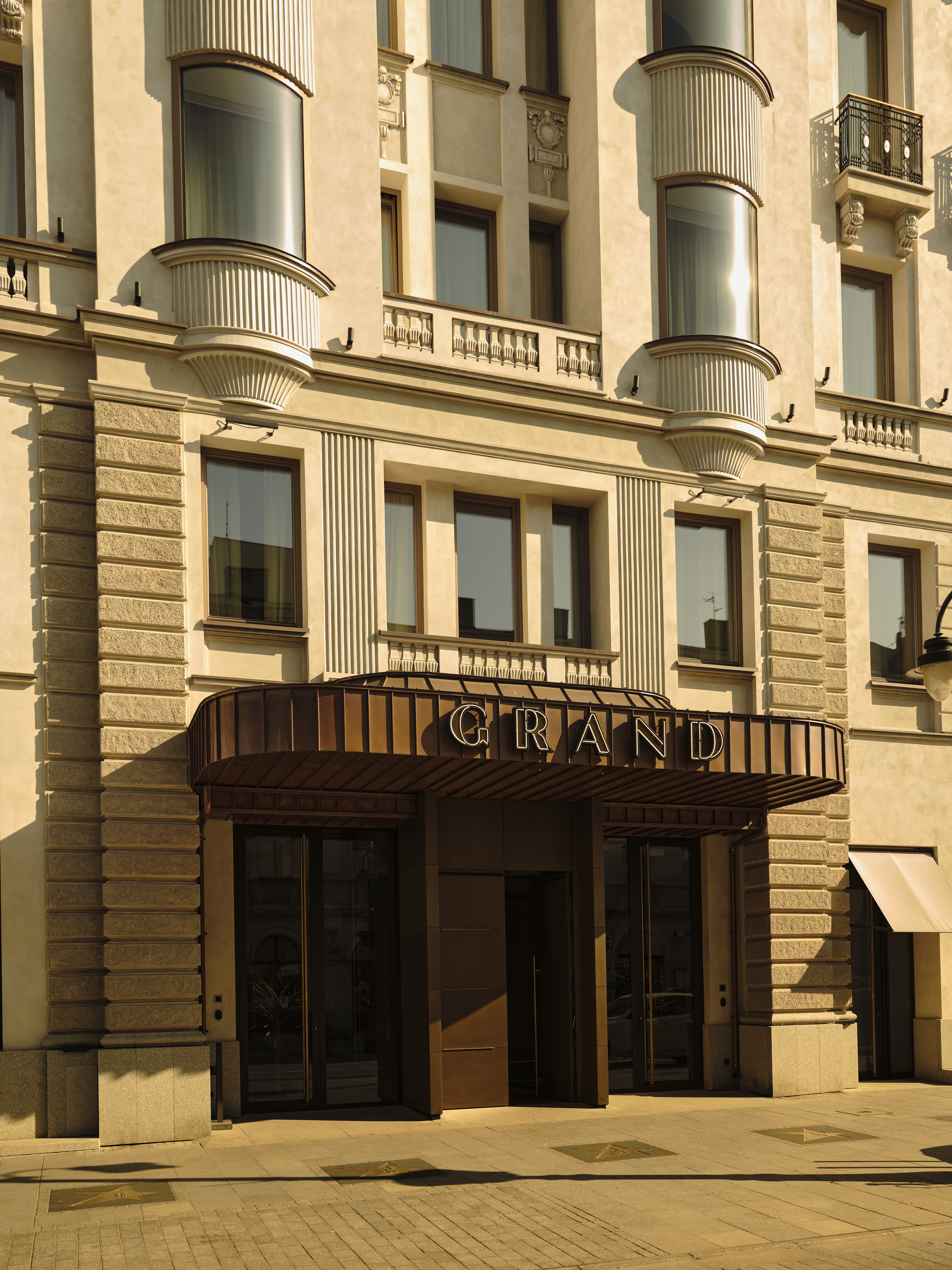 Hotel Grand 3/12