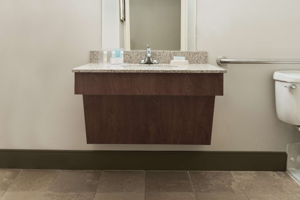 Hampton Inn Danbury Ct 16/51
