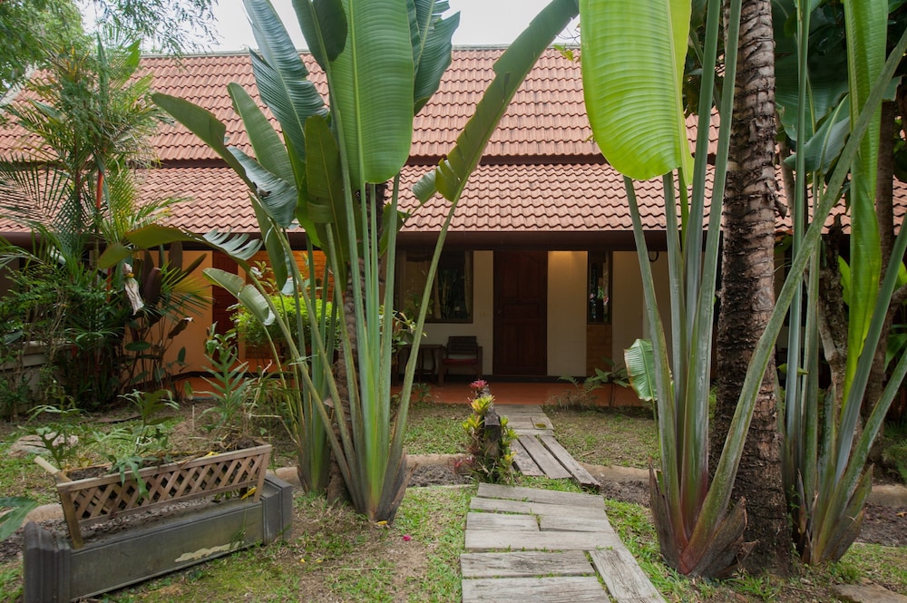 RUEN ARIYA RESORT 67/76