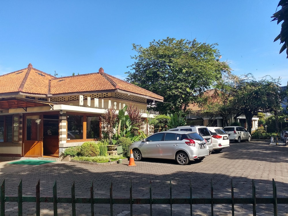 Hotel Bumi Asih 57/64