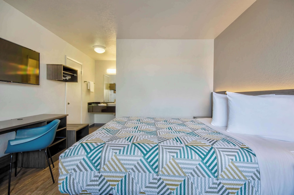 STANDARD, KING BED