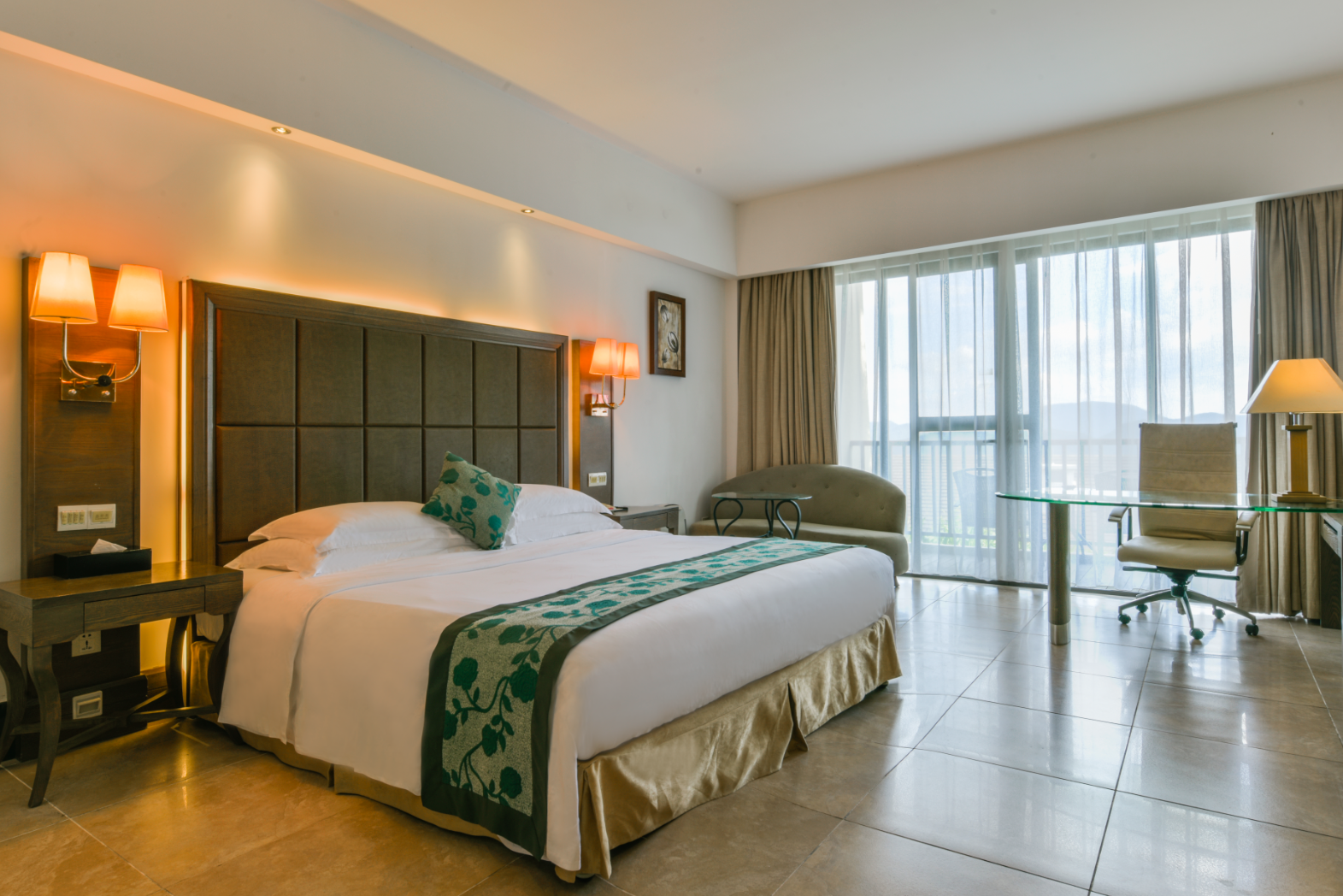 DELUXE, KING BED, MOUNTAIN VIEW