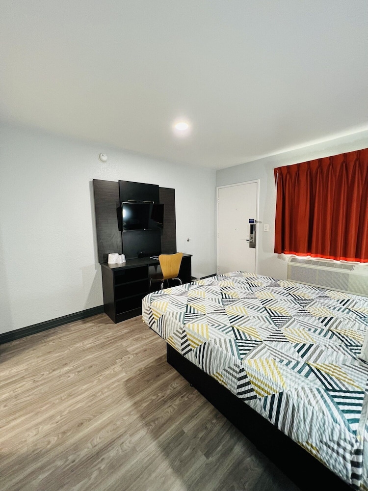Motel6 La Mesa, CA - San Diego 24/58