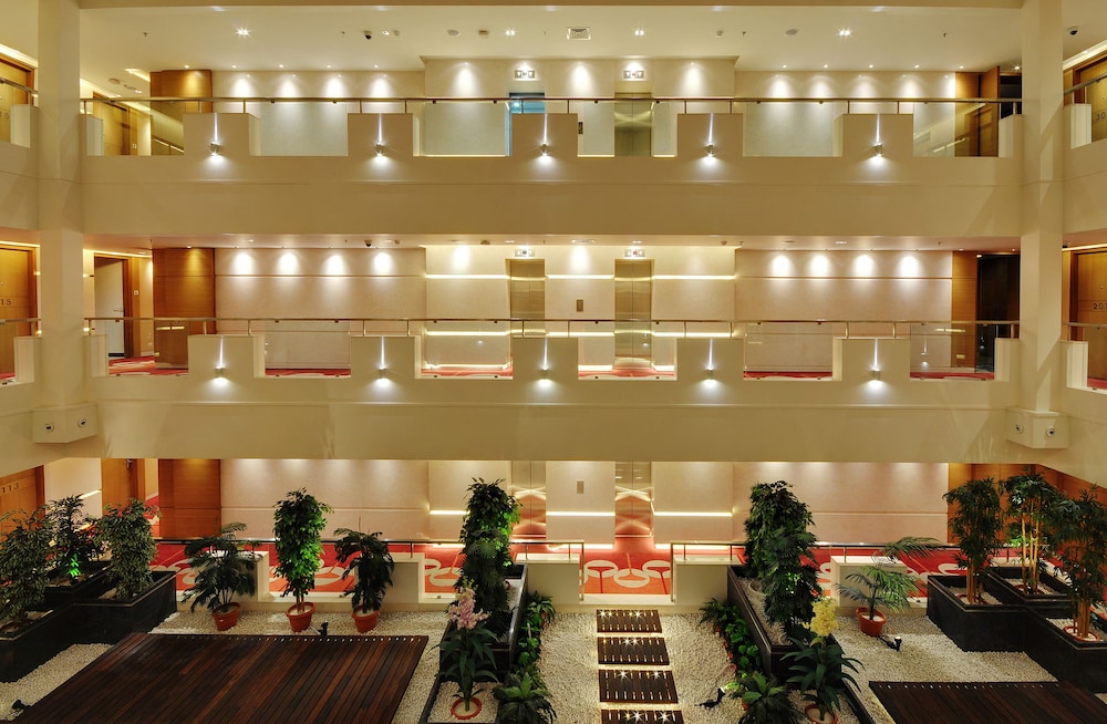 Platinum Hotel 3/43